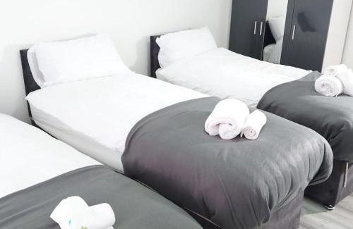 Alibon Apartment | Remaj Service Accommodation, Sleep 7