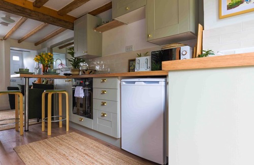 South Leigh Cottage | Remarkable 1-Bed Cotswolds Cottage in Finstock