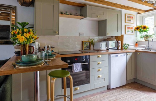 South Leigh Cottage | Remarkable 1-Bed Cotswolds Cottage in Finstock