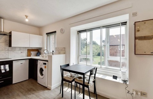 Harlington Apartment | Remarkable 1-Bed Studio in Hayes
