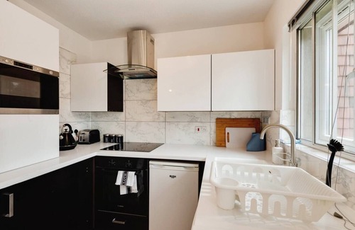 Harlington Apartment | Remarkable 1-Bed Studio in Hayes