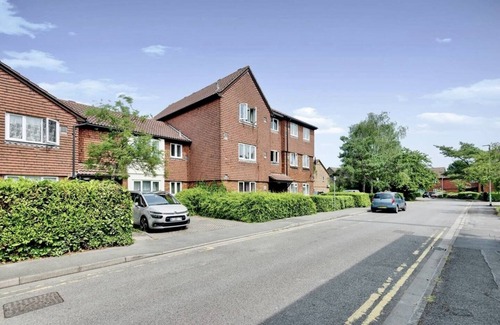 Harlington Apartment | Remarkable 1-Bed Studio in Hayes