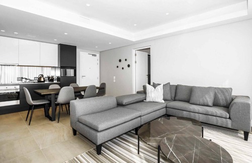 Parkwood Apartment | Remarkable 2-bed Apartment in Johannesburg