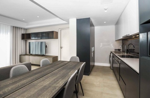 Parkwood Apartment | Remarkable 2-bed Apartment in Johannesburg