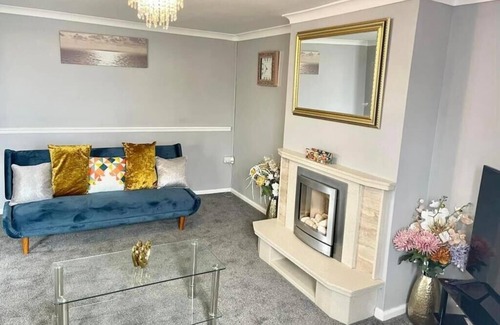 Graig Apartment | Remarkable 3-Bed Apartment in Newport