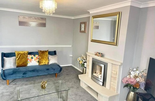 Graig Apartment | Remarkable 3-bed Apartment in Newport
