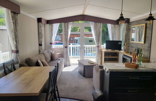 St Minver Cabin | Remarkable 3-Bed lodge in St Minver