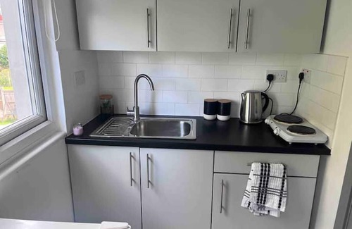 Mawneys Apartment | Remarkable Cozy 1-bed Studio in Romford London Uk