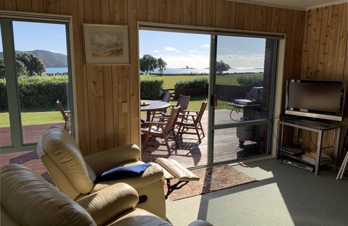Whangaruru House | Remarkable Isthmus Beachfront Bach