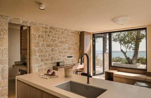 Kardamyli Villa | Remarkable Kardamyli Beachfront Villa |.