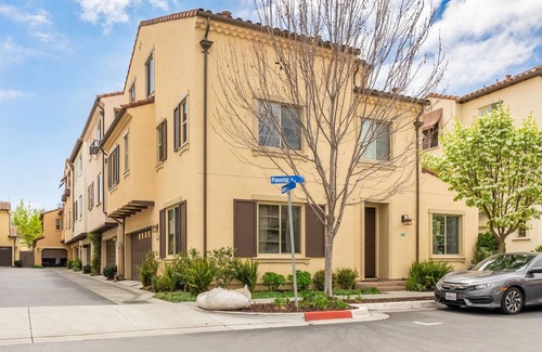 Milpitas House | Remarkable Milpitas 4BR w/Garage, nr Mall & Dining, by Blueground