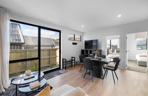 Kawarau Falls House | Remarkable Mountain Scene - A Modern Escape