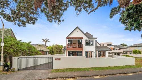 Red Beach House | Remarkable Red Beach - Red Beach Holiday Home