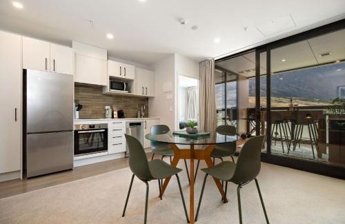 Frankton Apartment | Remarkable Retreat