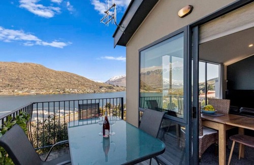 Frankton House | Remarkable Views 3 bedroom - lake & mountain views