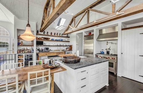 Cambridge Other | Remarkable waterfront property on 270 acres