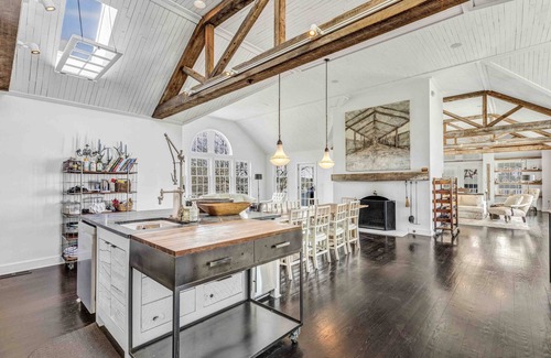 Cambridge Other | Remarkable waterfront property on 270 acres