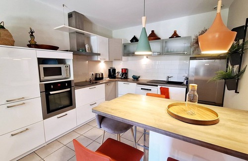 Aigues-Vives Apartment | Remi's apartment – garden and jacuzzi
