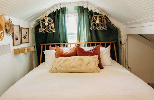 Elk City House | Remodeled 120 year old barn with loft bedroom and beautiful sunset views