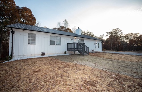 Dawsonville House | Remodeled 2 bedroom home 4 beds Dawsonville 7 miles Atlanta Motorsport