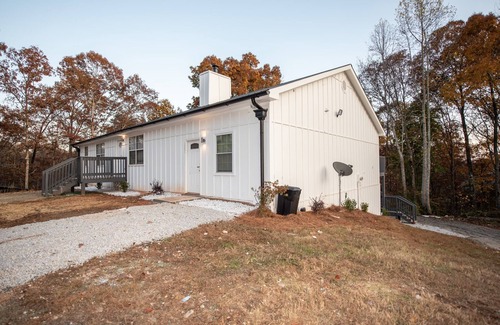 Dawsonville House | Remodeled 2 bedroom home 4 beds Dawsonville 7 miles Atlanta Motorsport
