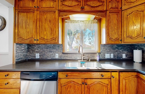 Burley House | Remodeled 2-story historic home near river with grill, washer/dryer, heat, & AC