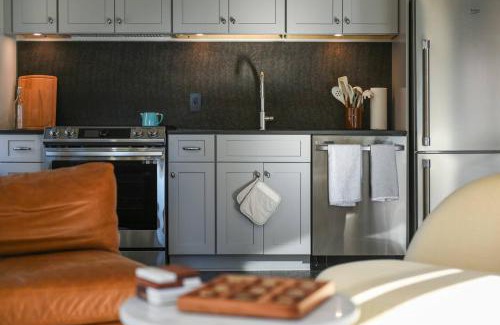 Downtown Pittsburgh Apartment | Remodeled 2br Downtown Near Acrisure Stadium