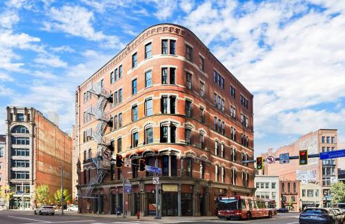 Downtown Pittsburgh Apartment | Remodeled 2br Downtown Near Acrisure Stadium