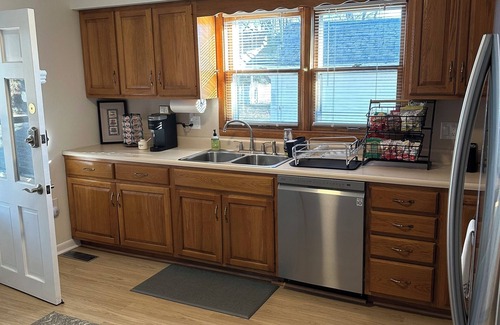Marion House | Remodeled 3-bedroom home in heart of Marion. Super Clean.