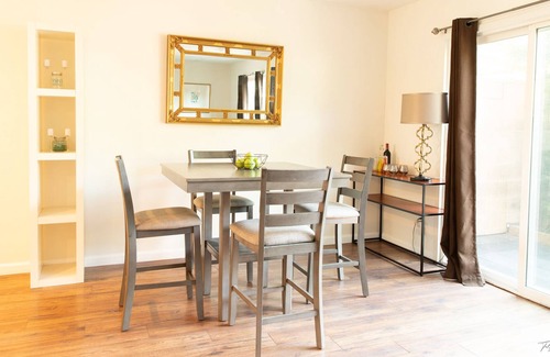 Reseda House | Remodeled 3 bedroom 2 bathroom townhome