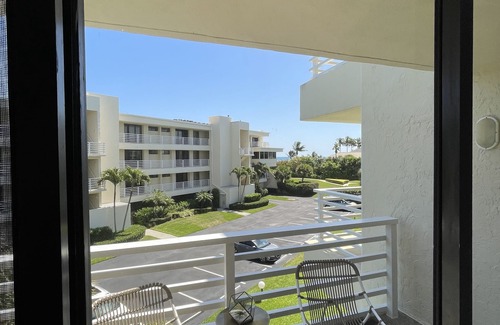 Orchid Island Condo | Remodeled 3 bedroom condo, only 100 feet from the sandy private beach. Sleeps 10