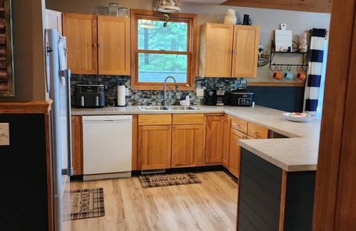 Le Roy Cottage | Remodeled 3BR 2BA Beachfront Cottage, Pet Friendly. All-Sports Lakefront