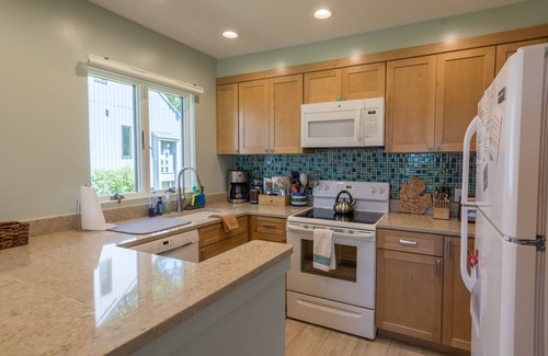 Maple City Condo | Remodeled 3br Condo on Lake Michigan 3BR with A/C