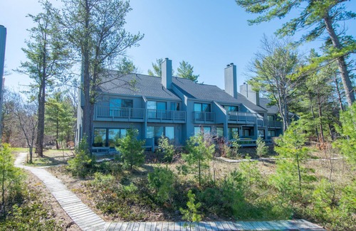 Maple City Condo | Remodeled 3br Condo on Lake Michigan 3BR with A/C
