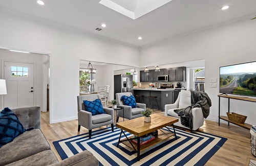 Frisco House | Remodeled 4 bedroom plus office in Downtown Frisco, Texas.