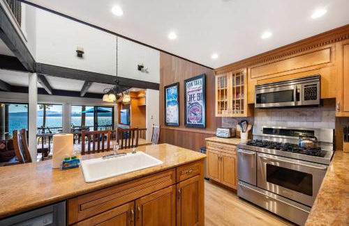 Brockway House | Remodeled 4BR Lakefront with Exceptional Amenities