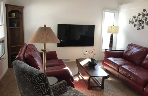 Richfield House | Remodeled 5 bed 3 bath walking distance to shops and restaurants Southdale