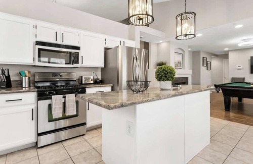 Gibson Springs House | Remodeled 5 Bedroom Stunner close to LV Strip!