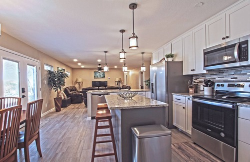 Carlsbad House | Remodeled 6 Bed, 5 bath on 15 acres! Owned and Operated by a Premier Host!