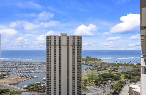 Ala Moana Apartment | Remodeled Ala Moana Studio | Pool + Ocean Views