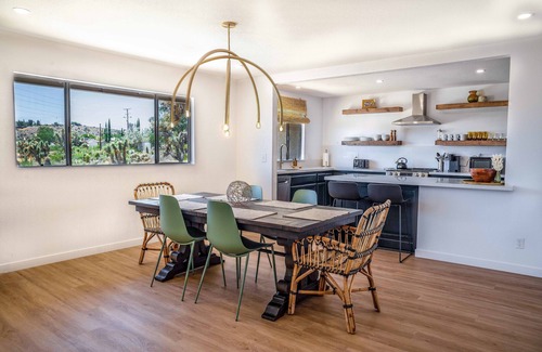 Yucca Valley House | Remodeled and intimate desert home - quiet relaxation and 10 Min. to Pappy's!
