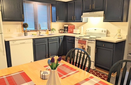 Council Bluffs Apartment | Remodeled apartment in quiet neighborhood