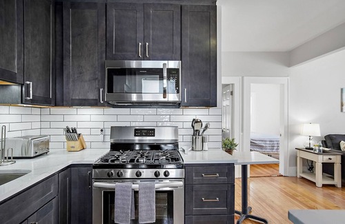 Bristol Apartment | Remodeled Apartment Walking Distance to Water, Restaurants and Shops