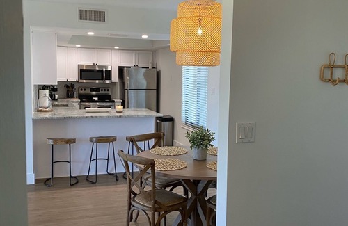 Fort Pierce Condo | ✨Remodeled Beach Condo 2/2. just a few steps away from the beach 🏖
