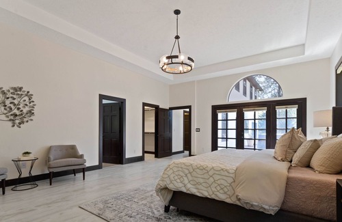 Colbert House | Remodeled & beautifully furnished Georgian Colonial. Service pet friendly!