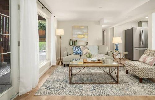 Lake Hills House | Remodeled Bellevue Family home w AC close to everything