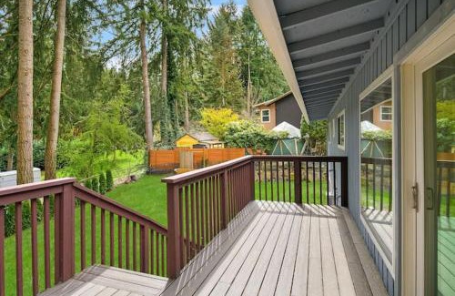 Lake Hills House | Remodeled Bellevue Family home w AC close to everything
