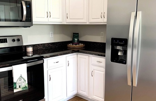 Vine Grove House | Remodeled brick ranch with private views!n