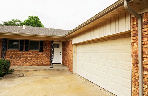 Broken Arrow House | Remodeled Broken Arrow Home -Dogs OK -Safe Location -Fully Privacy Fenced Yard
