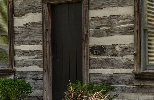 Hendersonville Cabin | Remodeled Cabin, with creek, super close to Nashville